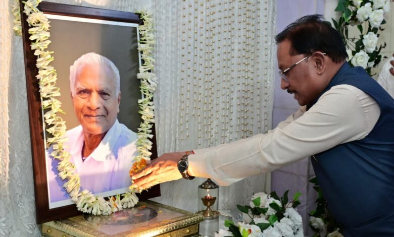 मुख्यमंत्री साय ने लोकतंत्र सेनानी स्वर्गीय महावीर प्रसाद जैन को दी श्रद्धांजलि