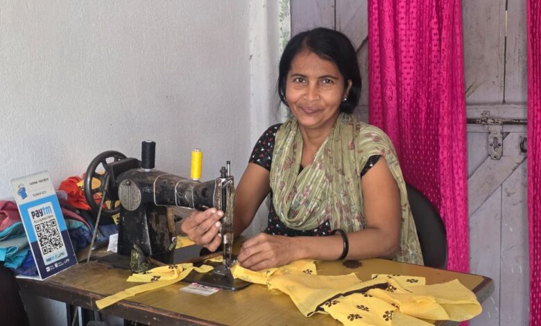 महतारी वंदन योजना से संवर रहे शकीला के सपने, सिलाई मशीन की किश्त चुकाकर बनीं आत्मनिर्भर