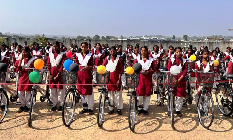 सरस्वती साइकिल योजना और बेटी बचाओ-बेटी पढ़ाओ से सशक्त हो रहीं बेटियां