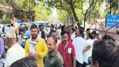 बर्ड फ्लू फैलने के बाद अब चिकन-अंडा कारोबारियों ने प्रशासन के खिलाफ मोर्चा खोल दिया बर्ड फ्लू फैलने के बाद अब चिकन-अंडा कारोबारियों ने प्रशासन के खिलाफ मोर्चा खोल दिया