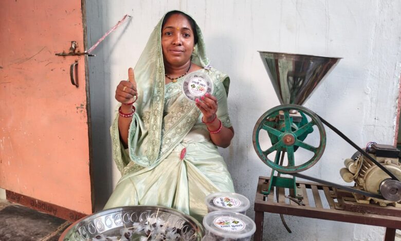 इमली लाटा से आत्मनिर्भर बनीं राखी धु्रव, परंपरागत स्वाद को बनाया आजीविका का सशक्त साधन