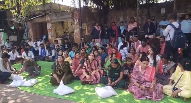 गुढिय़ारीवासियों ने सड़क चौड़ीकरण का किया विरोध