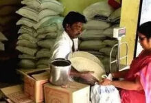 खाद्य आयोग के अध्यक्ष शर्मा का राजिम में औचक निरीक्षण, उचित मूल्य दुकान में मिली अनियमितताएँ