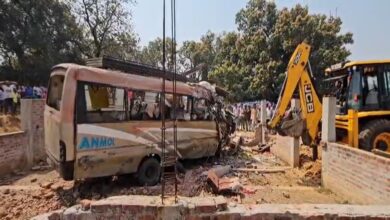 यात्री बस अचानक अनियंत्रित होकर पलटी, 6 की मौत, 9 गंभीर