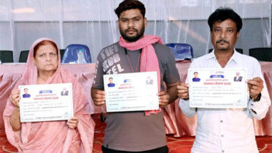 प्रबंध निदेशक कंवर द्वारा हितग्राहियों से वार्तालाप दक्षिण संभाग में आज समाधान शिविर