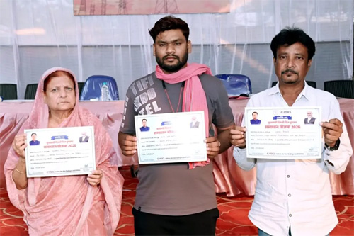 प्रबंध निदेशक कंवर द्वारा हितग्राहियों से वार्तालाप दक्षिण संभाग में आज समाधान शिविर