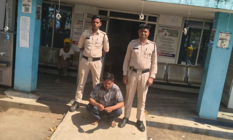 खरसिया पुलिस ने सट्टा खाईवाल मुकेश को किया गिरफ्तार