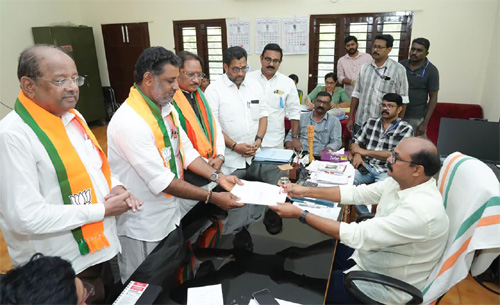 चेंगन्नूर के भाजपा प्रत्याशी वी. गोपाकुमार के नामांकन में शामिल हुए सीएम साय चेंगन्नूर के भाजपा प्रत्याशी वी. गोपाकुमार के नामांकन में शामिल हुए सीएम साय