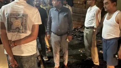 फाफाडीह अग्निकांड: कलेक्टर सिंह आधी रात पहुंचे घटनास्थल का लिया जायजा, राहत एवं नियंत्रण के दिए निर्देश