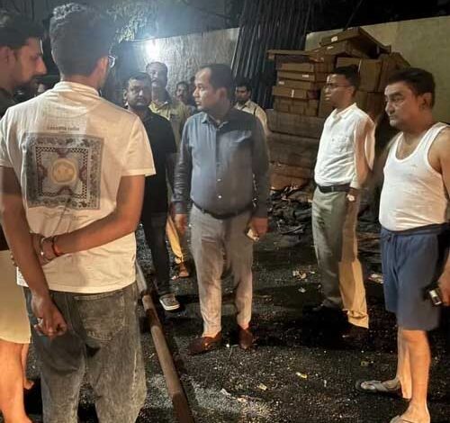 फाफाडीह अग्निकांड: कलेक्टर आधी रात पहुंचे, घटनास्थल का लिया जायजा