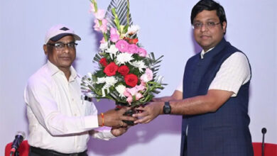 जनसंपर्क विभाग में 36 वर्षों तक सेवा देने वाले अपर संचालक जेएल दरियो हुए सेवानिवृत्ति, दी गई विदाई