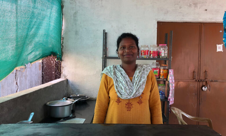 ग्रामीण आजीविका मिशन से जुड़कर रश्मि बनीं लखपति दीदी, स्वरोजगार से सशक्त हो रही ग्रामीण महिलाएं