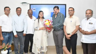 मंडल रेल प्रबंधक दयानंद ने यूपीएससी में चयनित वैभवी को दी शुभकामनाएं