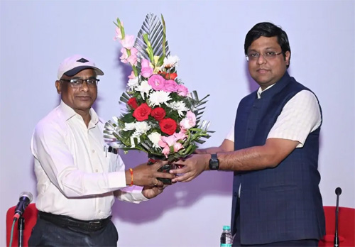 जनसंपर्क विभाग में 36 वर्षों तक सेवा देने वाले अपर संचालक जेएल दरियो हुए सेवानिवृत्ति, दी गई विदाई