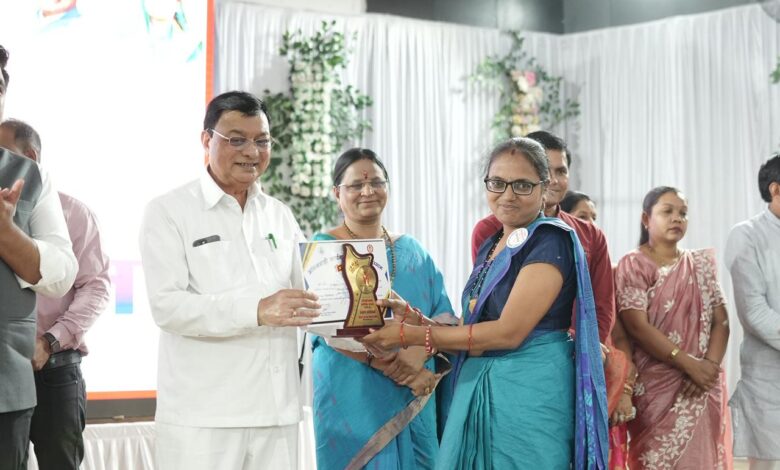 बाल विवाह मुक्त नगरीय निकाय व पंचायतो को प्रमाण पत्र किया गया प्रदान बाल विवाह मुक्त नगरीय निकाय व पंचायतो को प्रमाण पत्र किया गया प्रदान