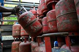 गैस किल्लत पर विधानसभा में पक्ष-विपक्ष में तीखी नोंक-झोंक, पांच मिनट के लिए स्थगित हुआ सदन