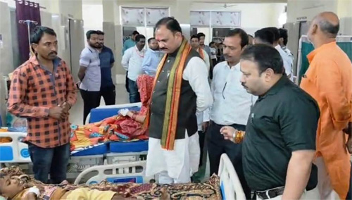 स्वास्थ्य मंत्री का मनेन्द्रगढ़ सिविल अस्पताल में औचक निरीक्षण, बोले – मरीजों की सेहत से समझौता नहीं स्वास्थ्य मंत्री का मनेन्द्रगढ़ सिविल अस्पताल में औचक निरीक्षण, बोले – मरीजों की सेहत से समझौता नहीं