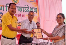 कृष्ण मित्र फाउंडेशन ने प्राचार्या हेमलता व पत्रकार श्रेया को किया सम्मानित