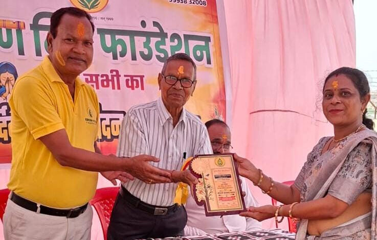 कृष्ण मित्र फाउंडेशन ने प्राचार्या हेमलता व पत्रकार श्रेया को किया सम्मानित कृष्ण मित्र फाउंडेशन ने प्राचार्या हेमलता व पत्रकार श्रेया को किया सम्मानित