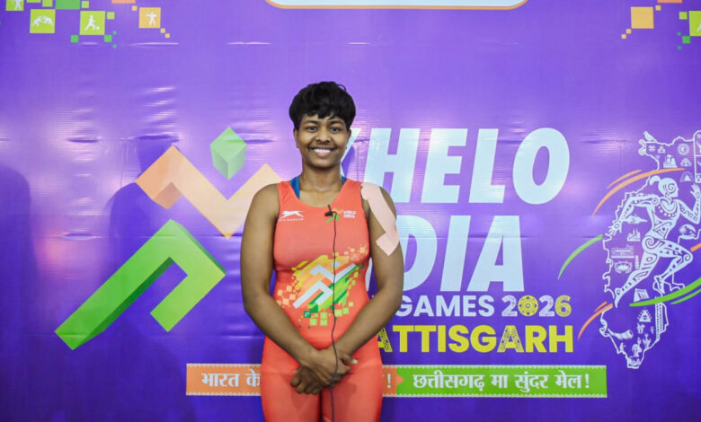 झारखंड की पहलवान पूनम ने करियर खत्म कर देने वाली चोट से पार पाते हुए 9 साल के खिताबी सूखे को किया समाप्त झारखंड की पहलवान पूनम ने करियर खत्म कर देने वाली चोट से पार पाते हुए 9 साल के खिताबी सूखे को किया समाप्त