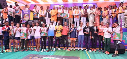 बस्तर हेरिटेज मैराथन 2026 : 9,800 से अधिक धावकों के साथ रचा इतिहास, वैश्विक मंच पर चमका बस्तर बस्तर हेरिटेज मैराथन 2026 : 9,800 से अधिक धावकों के साथ रचा इतिहास, वैश्विक मंच पर चमका बस्तर