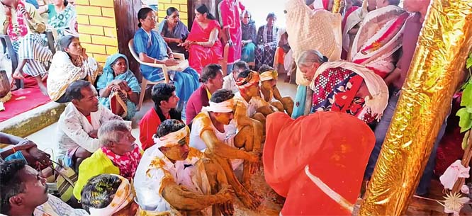 यादव समाज ने पहली बार करवाई नि:शुल्क सामूहिक विवाह, 15 जोड़े परिणय सूत्र में बंधे यादव समाज ने पहली बार करवाई नि:शुल्क सामूहिक विवाह, 15 जोड़े परिणय सूत्र में बंधे