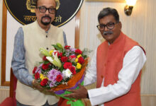 राज्यपाल डेका से नेता प्रतिपक्ष महंत ने सौजन्य भेंट की