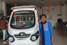 सायरा बानो बनीं आत्मनिर्भरता की मिसाल : दिव्यांगता के बावजूद ई-रिक्शा चलाकर कमा रहीं सम्मानजनक आजीविका