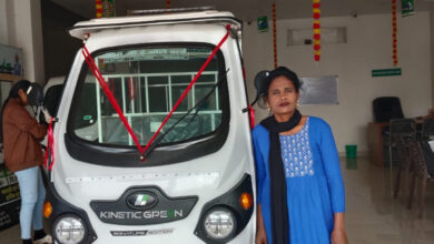 सायरा बानो बनीं आत्मनिर्भरता की मिसाल : दिव्यांगता के बावजूद ई-रिक्शा चलाकर कमा रहीं सम्मानजनक आजीविका