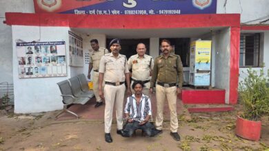 कैवल्य धाम के पीछे परसदा खार के खेत में मिली अज्ञात महिला के शव की गुत्थी सुलझी, आरोपी गिरफ्तार