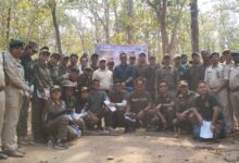 प्रशिक्षु आईएफएस अधिकारियों ने लघु वनोपजों से उत्पाद बनाने की प्रक्रिया देखी