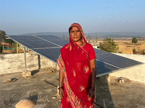 पीएम सूर्य घर मुफ्त बिजली योजना से बिना किसी चिन्ता के घर में मिल रही बिजली पीएम सूर्य घर मुफ्त बिजली योजना से बिना किसी चिन्ता के घर में मिल रही बिजली