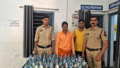 70 बोतल देशी शराब के साथ आरोपी गिरफ्तार