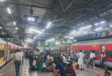 विशेष गहन अभियान में अनाधिकृत वेंडर एवं बिना लगेज बुक का सामान पकड़ा गया