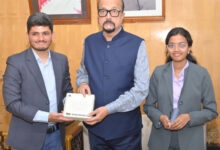 राज्यपाल डेका से यूनीसेफ के इमेजिन वेंचर के प्रथम भारतीय पुरस्कार विजेता ने की सौजन्य भेंट