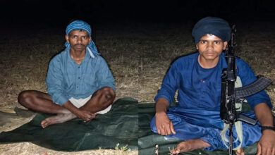 कांकेर में दो नक्सलियों ने एके-47 के साथ किया आत्मसमर्पण