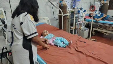 बचेली मार्ग पर अनियंत्रित कार पलटी, 8 घायल, 1 गंभीर