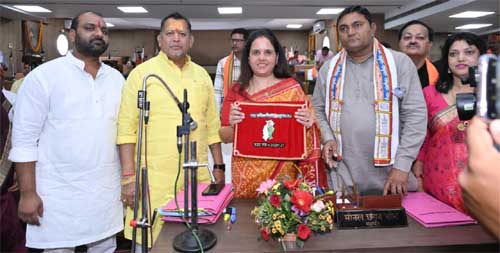 2130 करोड़ का बजट पेश, सड़क चौड़ीकरण और नगर विकास के लिए 120 करोड़ का प्रावधान 2130 करोड़ का बजट पेश, सड़क चौड़ीकरण और नगर विकास के लिए 120 करोड़ का प्रावधान