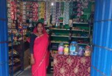 किराना और चप्पल दुकान से लिखी आत्मनिर्भरता की नई कहानी-लखपति दीदी बनीं प्रमिला