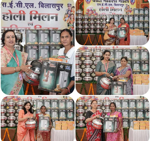 श्रद्धा महिला मंडल द्वारा महिला संविदा कर्मियों के साथ होली मिलन एवं महिला दिवस के उत्सव का आयोजन