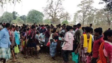 बिचौलियों की भूमिका समाप्त करने सभी तेंदूपत्ता संग्राहकों के बैंक खाते खुलवाए जा रहे बिचौलियों की भूमिका समाप्त करने सभी तेंदूपत्ता संग्राहकों के बैंक खाते खुलवाए जा रहे