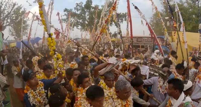 विश्रामपुरी देव मेला देवी-देवताओं के परिक्रमा के साथ हुआ संपन्न