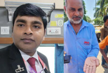 रेल कर्मचारी ने पेश की ईमानदारी की मिसाल, खोये स्वर्ण आभूषण यात्री को लौटाया