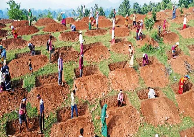 जल संरक्षण के लिए पहाडिय़ों पर कंटूर ट्रेंच का किया जा रहा निर्माण