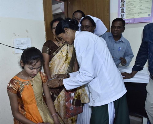 बस्तर की बेटियों के लिए सुरक्षा कवच : जगदलपुर में एचपीवी टीकाकरण अभियान का भव्य आगाज़ बस्तर की बेटियों के लिए सुरक्षा कवच : जगदलपुर में एचपीवी टीकाकरण अभियान का भव्य आगाज़