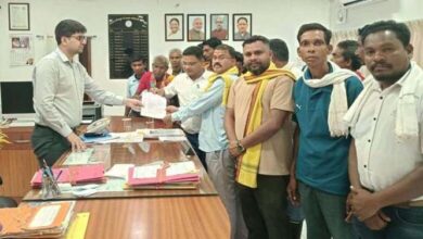 छात्राओं के गर्भवती मामले में सर्व आदिवासी समाज ने अपनी जांच रिपोर्ट कलेक्टर को सौंपा