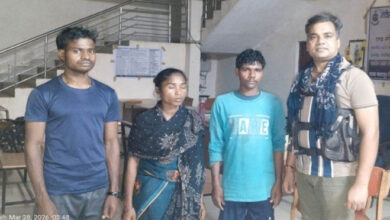 तीन नक्सलियों ने परतापुर थाना में किया आत्मसमर्पण तीन नक्सलियों ने परतापुर थाना में किया आत्मसमर्पण