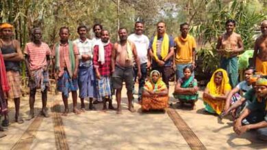 छापर भानपुरी में ईसाई धर्म अपना चुके एक परिवार की हुई घर वापसी छापर भानपुरी में ईसाई धर्म अपना चुके एक परिवार की हुई घर वापसी