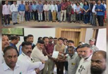 पत्रकार रौनक की गिरफ्तारी पर बस्तर संभाग के पत्रकारों ने मौन धरना देकर सौंपा ज्ञापन