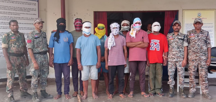 ग्रामीण युवकों से मारपीट करने वाले 8 आरोपी गिरफ्तार ग्रामीण युवकों से मारपीट करने वाले 8 आरोपी गिरफ्तार